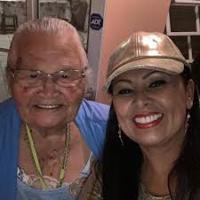 Con mucha tristeza les comparto que mi querida tía, Confesora Sanabria,  “Titi Confe”, falleció el día de ayer. A todos aquellos que durante tantos  años me acompañaron a llevarle alegría por medio