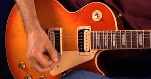 Résultat de recherche d'images pour "gif playing the chords of a guitar"
