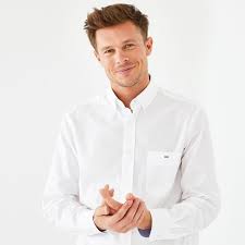 Chic et élégante grâce à son col italien et sa couleur blanche. Chemises Blanches Homme Eden Park