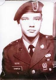 Earl Damron's Instagram, Twitter & Facebook