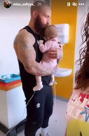 Ashley cain took his daughter azaylia for her first walk hours earlier. Rduhofi7r A1wm