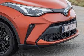 Look moderne dynamique confortable économique point de vue entretien ( offert pendant 5 ans ou 75000km ) peu de taxe de roulage ect. Essai Toyota C Hr Restyle 2020 Enfin Du Peps