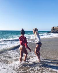 Gretchen Geraghty On Instagram Tryna Have Butts Like Maggiemacdonald Beach Pictures Family Beach Pictures Laguna Beach