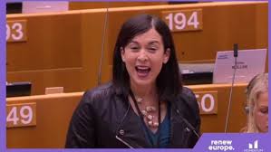 A politikus szerint ez az állítás akkor is helytálló, ha több évvel ezelőtt egy olyan cég is nyert, ahol akkor ő tisztviselő volt. Cseh Katalin Szarnyalt A Bbc Ben Es Egy Panelbeszelgetesen Is Magyarorszagot Jaratta Le Pestisracok