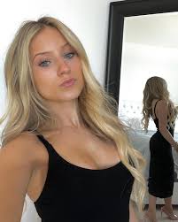 Nadia Beck's Instagram, Twitter & Facebook