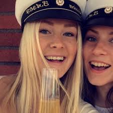 Adela Hansen (@HansenAdela)