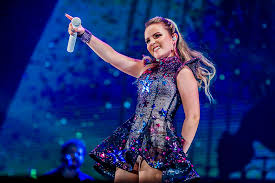 Todos os dias nós adicionamos os melhores filmes para adultos. Estrela Teen Larissa Manoela Faz Show No Espaco Das Americas