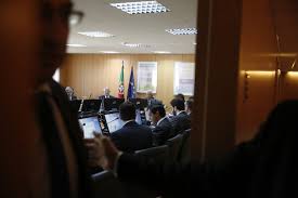 Presidência do conselho de ministros, 2 de julho de 2020. Visao Danca De Cadeiras Na Presidencia De Conselho De Ministros