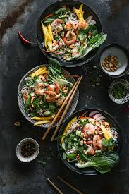 Fruhlingshaft Leicht Asiatischer Reisnudel Salat Mit Garnelen Tinastausendschon Rezept Salat Mit Garnelen Reisnudeln Salat Mit