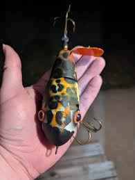 Today someone went into my vehicle and stole a bunch of things, including a  bunch of musky baits. One of them happened to be an experimental rattle can  paint job that is