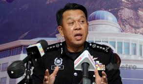 (gambar facebook ebit lew) kebimbangan rakyat malaysia mengenai keselamatan pendakwah. Program Ustaz Ebit Lew Dihentikan Atas Faktor Keselamatan