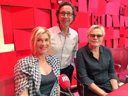 Aucune visée raciste dans ce sketch, le but étant de rire. Michele Laroque Et Muriel Robin Dans A La Bonne Heure Partie 1 Rtl Rtl Youtube