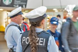 Sie wollten bushidos frau und kinder entführen. Nrw Al Zein Clan Hat Peine Im Griff Polizistin Muss Aus Wohnung Ausziehen