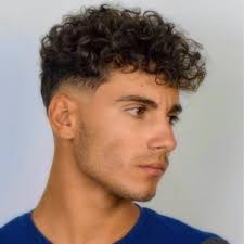 Überwältigt von der hitze der wintermonate drehen des knopfes zu schneiden kurzes haar oder, für die damen, die wir zusammengestellt haben, die meisten trendige frisuren des … 33 Neue Trend Manner Frisuren Locken In 2020 Locken Machen Frisuren Fur Jungs Mit Locken Manner Frisuren
