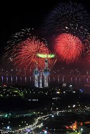 Celebrating A Golden Jubilee Kuwait Style Gulf State Spends 10million To Put On The Biggest Firework Display Of All Time Big Fireworks Fireworks Display Fireworks
