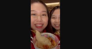 Kisah bule cantik jualan mie ayam di yogyakarta foto: Hebohkan Tiktok Sisca Kohl Realisasikan Ide Bikin Es Krim Rasa Ayam Kfc Dan Saus Samyang Media Blitar Halaman 3