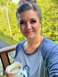 Are there bus trips or car pools for the shop hop in Banner Elk, NC?