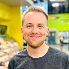 Kelly Ridenour's Instagram, Twitter & Facebook