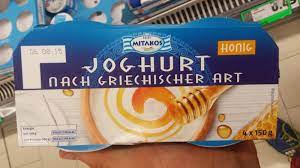 Speiseeis mit joghurtgeschmack, marmoriert mit honigzubereitung und dekoriert mit karamellisierten walnüssen. Mitakos Joghurt Nach Griechischer Art Honig Kalorien