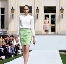 Founded in 2013 by the eponymous designer, marina hoermanseder is a berlin based womenswear label that. Fashion Week Berlin Die Fashion Week Gewinnerin Heisst Marina Hoermanseder Welt