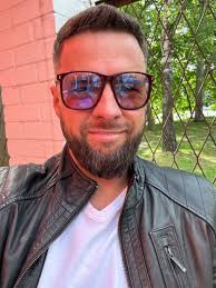 🍾Z okazji Dnia Doradcy Podatkowego, życzę moim koleżankom i kolegom,  żebyśmy byli zawsze po tej właściwej stronie krat 😎