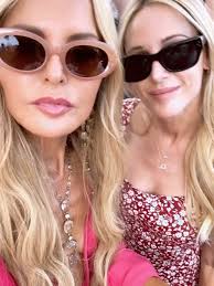 Me and my @rbermanus will celebrate 25 years of marriage this month and I'm  realizing that while everything has changed in our lives we are the same..  drinking the same drinks, I