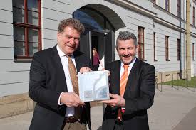 Credit ratings, research and analysis for the global capital markets. Der Gothaer Fassadenpreis 2017 Oscaramfreitag