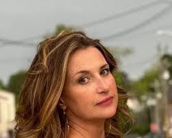 Lori Bostick's Instagram, Twitter & Facebook