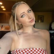 Kendra Durham's Instagram, Twitter & Facebook