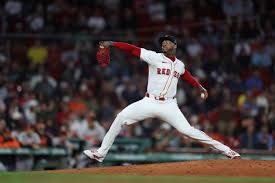 Aroldis Chapman pitching