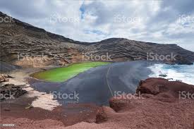 Photo Libre De Droit De Lac Vert Volcanique De Lanzarote Iles Canaries Espagne Banque D Images Et Plus D Images Libres De Droit De Algue Verte Istock