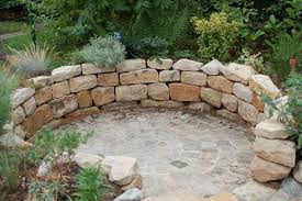 #landschaftsbau #trockenmauer #jura #spundwand #ökologisch #naturnah. Trockenmauer Sitzplatz Google Suche Garten Sitzecken Garten Springbrunnen Garten