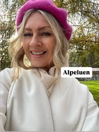 Reklame/invitert Hva foretrekker du? Leo eller Zebra? Jeg er fan av begge,  fordi de gir begge et snert til antrekket. @ninasandbech Queen av å både  designe egne antrekk og sin unike stil,