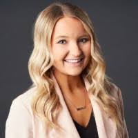 Kelly Canfield's Instagram, Twitter & Facebook