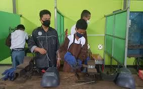 Dwi daryanto, m.si, atas nama pemerintah daerah kabupaten bantul, kami sangat mengapresiasi kegiatan yang telah dilaksanakan oleh smk n 1 pundong, dimana telah melaksanakan kegiatan secara mandiri, dan ini merupakan sejarah pertama, biasanya dalam pembentukan ssb diawali dengan pendampingan dari. Pembelajaran Tatap Muka Di Smkn 1 Pundong Bantul Sudah Berjalan Ini Evaluasinya Harianjogja Com