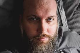 Dad-of-5 left to live in bedsit after divorce now saves £3k a month living 