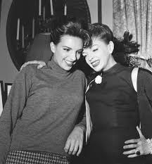So uh, pls help me (>︿<｡) Interview Liza Minnelli On Her Mother Wizard Of Oz Star Judy Garland
