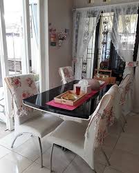Penggunaan sofa putih bersih, meja kopi kuningan, hiasan dinding, dan item lain yang di gunakan harus memiliki tampilan yang minimal dan memberikan perasaan yang tenang dan tetap menarik. 30 Gambar Desain Ruang Makan Sederhana Terbaru 2021 Rumahpedia