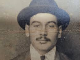 My grandmother's sister Alte Rosenbloom, her husband Berl Kaplan, their six  children and her brother just before he left for America in 1914. The  family lived in Borisov (Belarus). Last year I