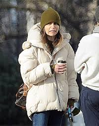 Страница эмилии кларк в instagram (emilia_clarke). Emilia Clarke Out With Her Dog In London 18 Gotceleb