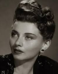 Discover 17 1940's hair and fashion! LOVE! and vintage hairstyles ideas