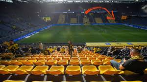 Officially called signal iduna park zɪɡˌnaːl ʔiˈduːnaː ˌpaʁk for sponsorship reasons and bvb stadion dortmund in uefa. Bvb Schlimmster Platz Im Stadion Hier Willst Du Niemals Sitzen Derwesten De