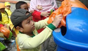Cara Ajarkan Anak Membuang Sampah Sahabat Keluarga