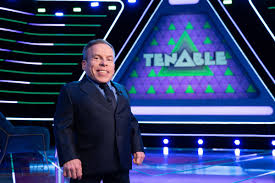 Davis was born with the condition spondyloepiphyseal dysplasia congenital (sed), which caused his dwarfism. Warwick Davis Warwickadavis Twitter