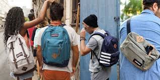 Avec leurs confortables bretelles et dos rembourré, fabriqués dans un matériau intemporel, ces sacs à dos en cuir sont le nec plus ultra pour rester décontracté avec. A Quoi Sert Le Patch En Cuir En Forme De Losange Sur Les Sacs A Dos Cosmopolitan Fr