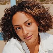 آرشیو فیلم ها و سریال های انجل پراتر + بیوگرافی