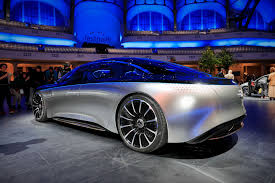 Mercedes Eqs Is Here To Show Tesla What Electric Luxury Sedans Should Be Like Carscoops In 2020 Luxury Sedan Mercedes Luxury