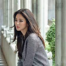 Sie war hauptdarstellerin in einigen sehr erfolgreichen . Song Hye Kyo Continues Model Work For Shoe Brand