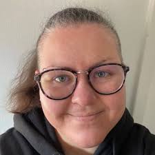 What details are required in a covering letter? An ideal covering letter…