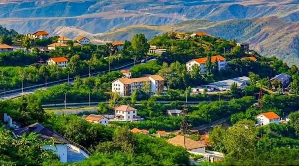 İşğaldan azad edilən ərazilər uğurla məskunlaşdırılır. Uzun illər  dağıntılara və vandalizmə məruz qalmış Qarabağ və Şərqi Zəngəzurda bu gün  həyat yenidən qurulur. Dövlət tərəfindən həyata keçirilən sistemli və  mərhələli layihələr nəticəsində regionda
